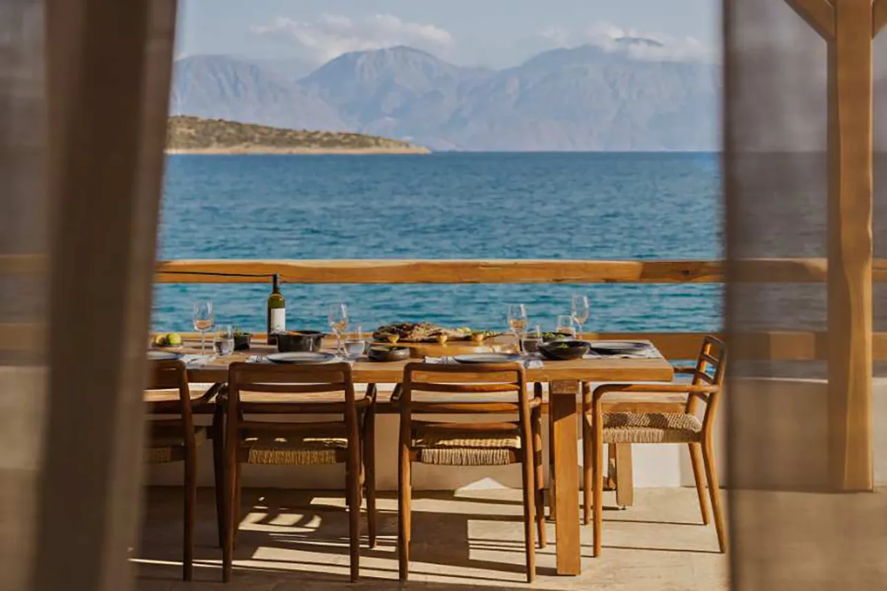 Filita-Travel-Minos-Beach-Art-006