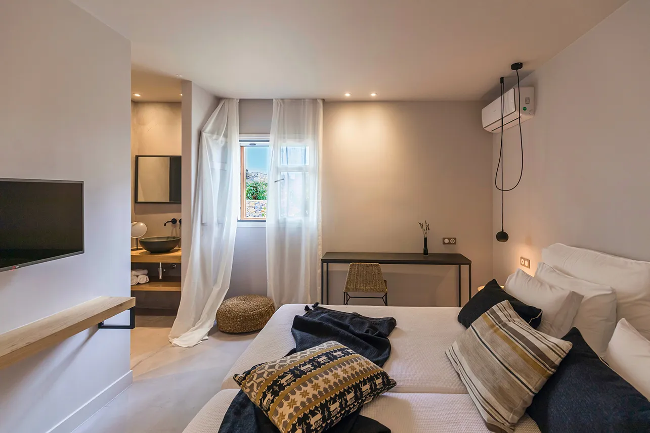 Filita-Travel-Minos-Beach-Art-021